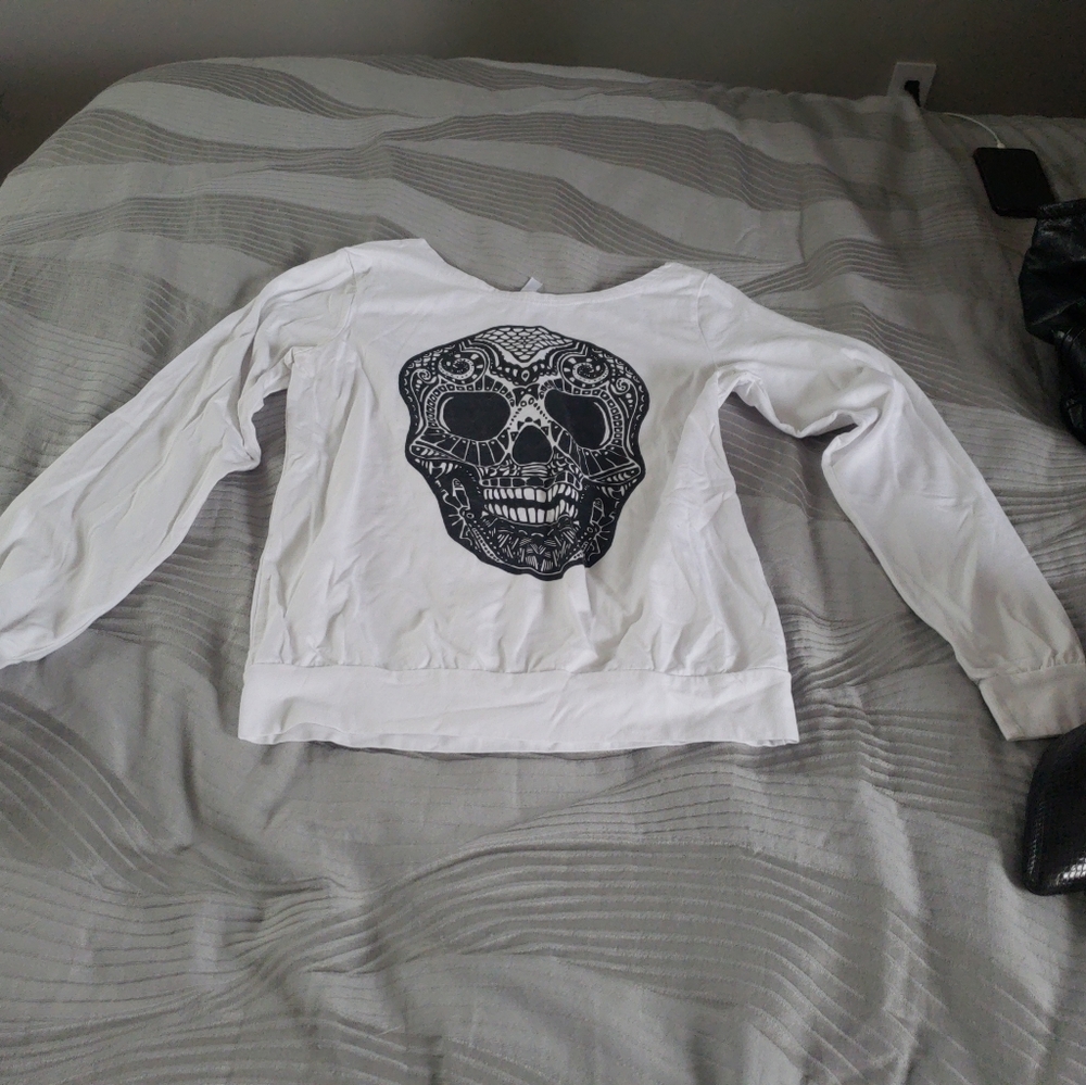 Skull off the shoulder shirt